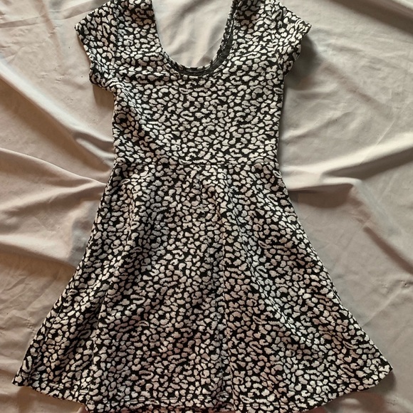 Cute dress 👗 - Picture 3 of 3